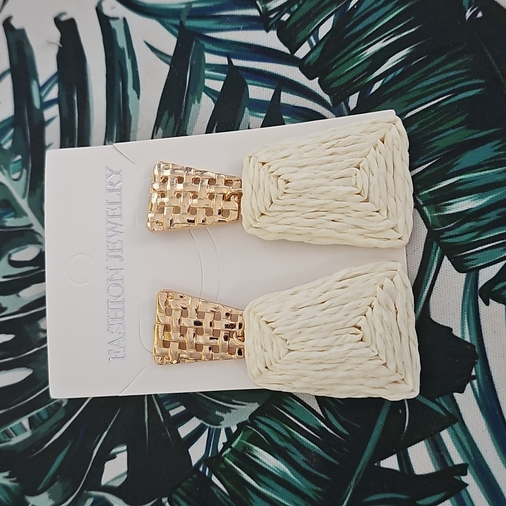 Elegant Gold and Cream Woven Earrings - Picture 2 of 3